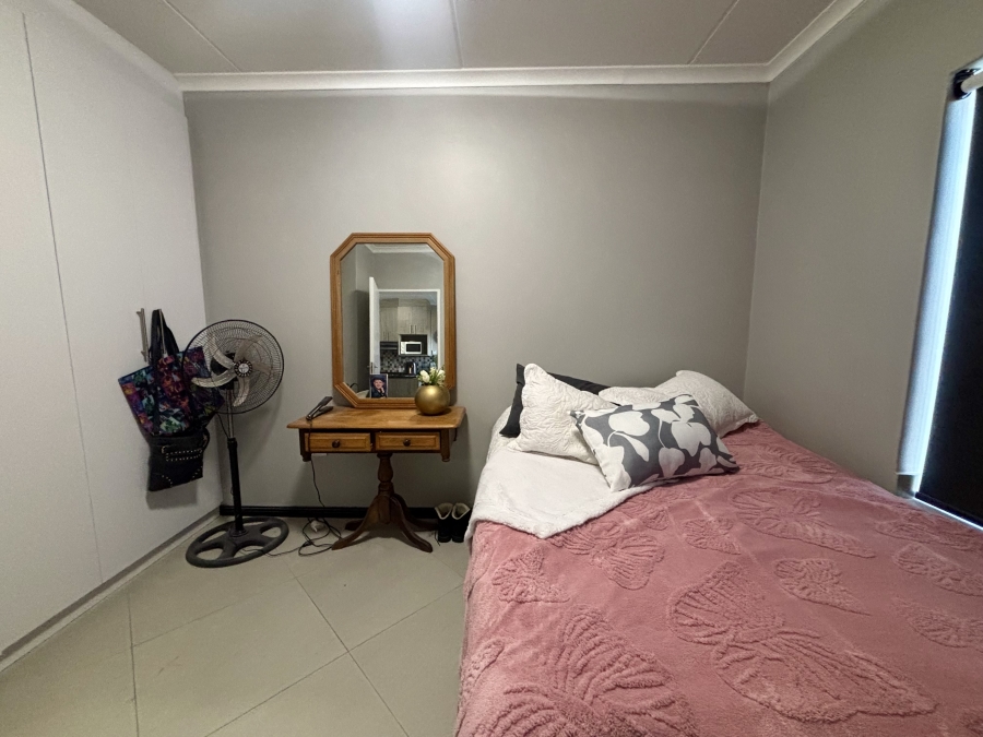 To Let 2 Bedroom Property for Rent in Buh Rein Estate Western Cape